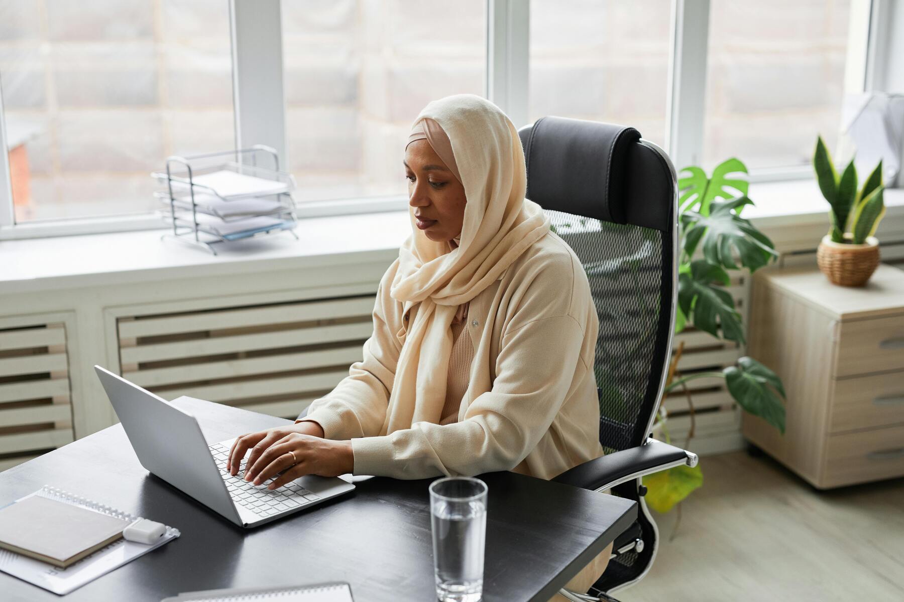 Anpassa din kontorsstol för optimal ergonomi